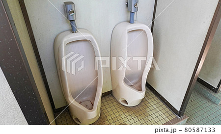 トイレのある風景<08>(公園の公衆トイレ) トイレのある風景<08>(公園の公衆トイレ) 80587133