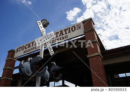 アメリカテキサス州フォートワースの線路と建物 アメリカテキサス州フォートワースの線路と建物 80590933