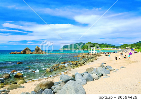 【福岡県】晴天下の桜井二見ヶ浦 夫婦岩 【福岡県】晴天下の桜井二見ヶ浦 夫婦岩 80594429