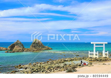 【福岡県】晴天下の桜井二見ヶ浦 夫婦岩 【福岡県】晴天下の桜井二見ヶ浦 夫婦岩 80594449