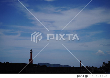 東牟岐港の赤い灯台 80594798