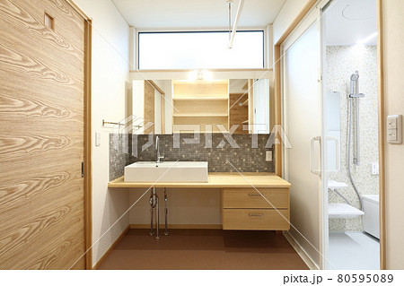 お洒落な洗面所と浴室 イメージ お洒落な洗面所と浴室 イメージ 80595089