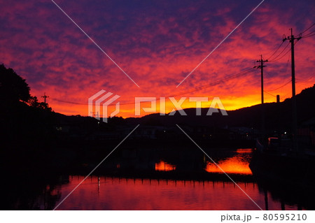 長崎県佐世保市 江迎川の夕焼け 2 長崎県佐世保市 江迎川の夕焼け 2 80595210