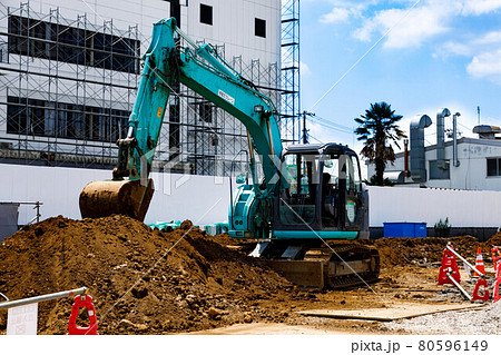 建設現場　重機　パワーショベル　 80596149