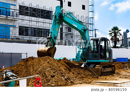 建設現場 重機 パワーショベル 建設現場 重機 パワーショベル 80596150