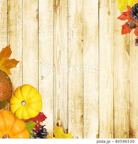 秋をイメージした木目の背景イラストのイラスト素材