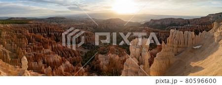 Beautiful sunrise of the Inspiration Point of Bryce Canyon National Park Beautiful sunrise of the Inspiration Point of Bryce Canyon National Park 80596600