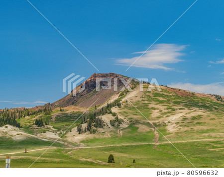 Sunny view of The Brian Head Mountain peak 80596632