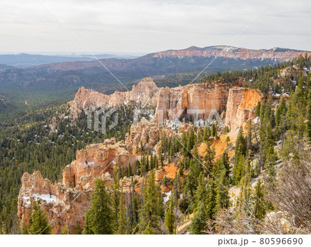 Beautiful sunrise of the Inspiration Point of Bryce Canyon National Park Beautiful sunrise of the Inspiration Point of Bryce Canyon National Park 80596690