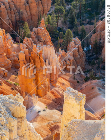 Beautiful sunrise of the Inspiration Point of Bryce Canyon National Park 80596758