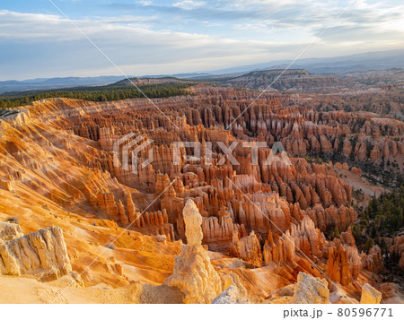 Beautiful sunrise of the Inspiration Point of Bryce Canyon National Park 80596771