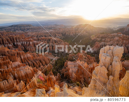 Beautiful sunrise of the Inspiration Point of Bryce Canyon National Park 80596773