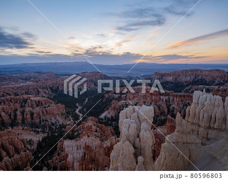 Beautiful sunrise of the Inspiration Point of Bryce Canyon National Park 80596803