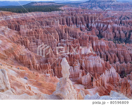 Beautiful sunrise of the Inspiration Point of Bryce Canyon National Park 80596809