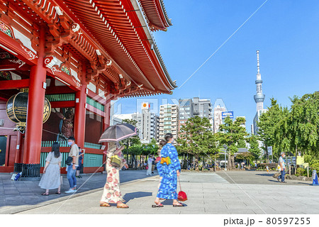 東京の都市風景 浅草浅草寺 大提灯とスカイツリーの写真素材