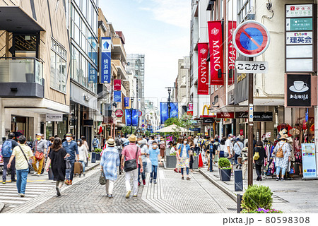 横浜の都市風景 朝の横浜元町ショッピングストリート 横浜の都市風景 朝の横浜元町ショッピングストリート 80598308