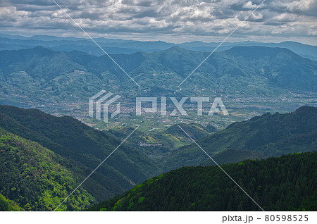 【大阪府】5月・新緑の和泉葛城山からの眺め 【大阪府】5月・新緑の和泉葛城山からの眺め 80598525