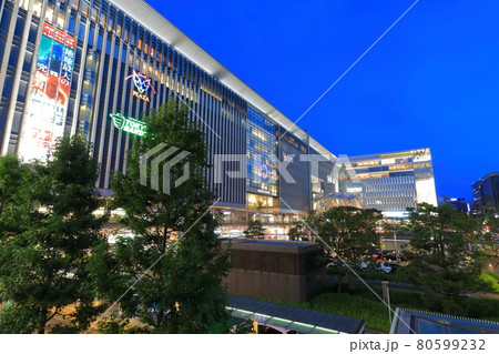 【福岡県】JR博多シティの夜景（博多駅） 80599232