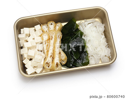 味噌汁の作り方/下処理をした具材を用意 80600740