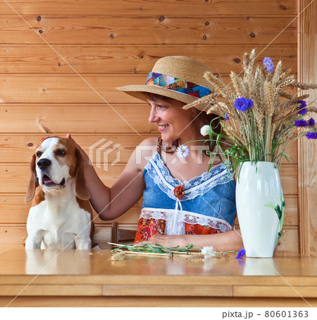 woman in straw hat with dog 80601363