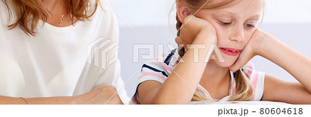 Blond little reading together with mom Blond little reading together with mom 80604618