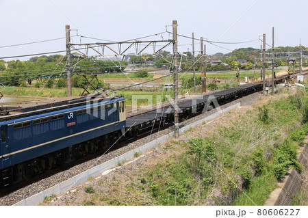 JR宇都宮線を走る配給貨物列車 80606227