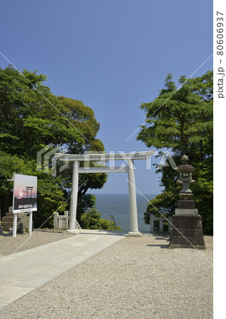 大洗磯前神社の海が見える鳥居 80606937