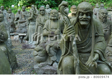 四国霊場66番雲辺寺の長寿の羅漢像 80609474