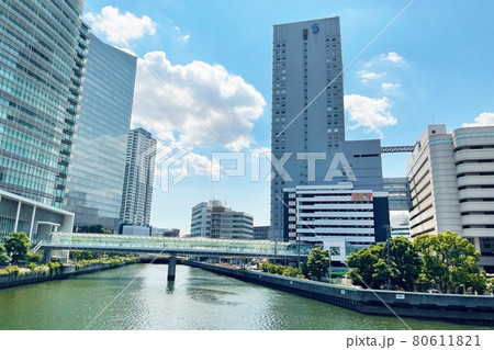 横浜 みなとみらい大橋から見た横浜駅東口の風景 80611821