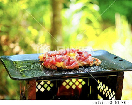 鶏肉を焼く イメージ 鶏肉を焼く イメージ 80612309