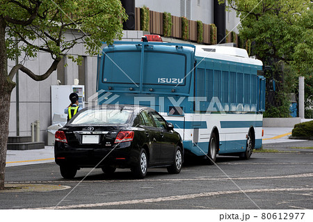 東京オリンピックの警備にあたる愛媛県警の警察車両 80612977