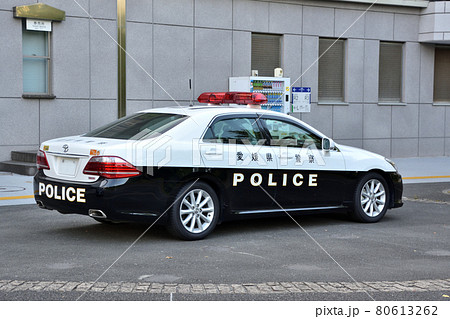 東京オリンピックの警備にあたる愛媛県警の白黒パトカーの写真素材 