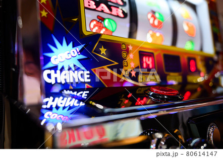パチンコ屋 スロット 大当たり 80614147