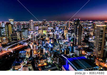 大阪の街の夜景、大阪駅付近、梅田スカイビルより、11月5日、日本 80614880
