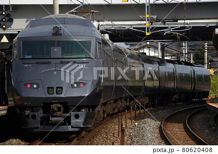 新鳥栖駅に到着する特急かもめ 787系電車 の写真素材