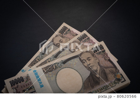 お金 100万円の束 札束イメージ ビジネス の写真素材