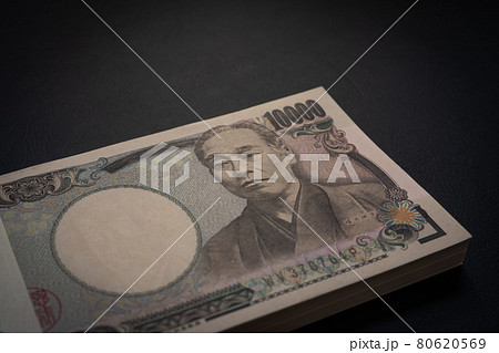 お金 100万円の束 札束イメージ ビジネス の写真素材