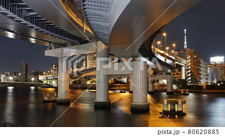 東京の両国ジャンクション 両国大橋 と東京スカイツリーの夜景の写真素材 8065