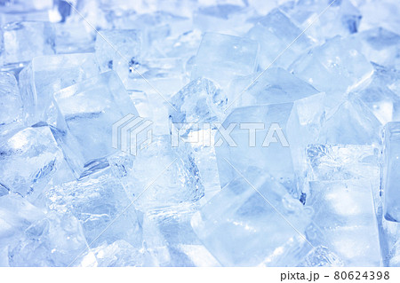 たくさんの氷 ブロックアイスのイメージ 80624398