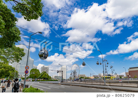 横浜エアキャビン(ロープウェイ)のある横浜みなとみらいの風景 横浜エアキャビン(ロープウェイ)のある横浜みなとみらいの風景 80625079
