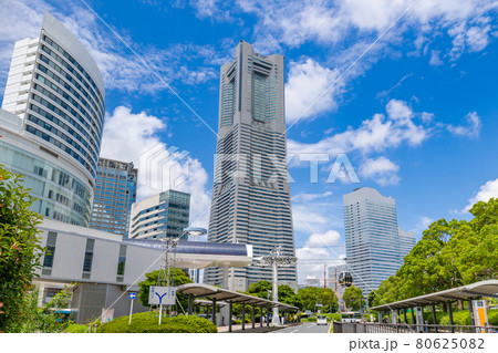 横浜エアキャビン(ロープウェイ)のある横浜みなとみらいの風景 横浜エアキャビン(ロープウェイ)のある横浜みなとみらいの風景 80625082