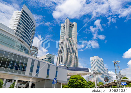 横浜エアキャビン(ロープウェイ)のある横浜みなとみらいの風景 横浜エアキャビン(ロープウェイ)のある横浜みなとみらいの風景 80625084