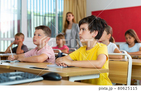 Schoolboy sitting in classroom during lesson in elementary school 80625115