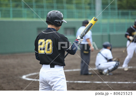 朝野球の試合 80625525
