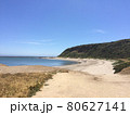 アメリカハーフムーンベイと青空の写真 80627141
