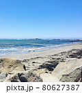 夏の晴れの日の波が綺麗なビーチ、海岸 80627387