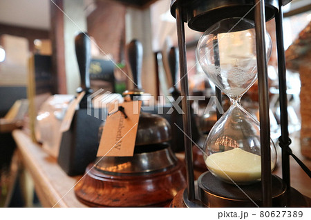 時間が終わった砂時計 80627389