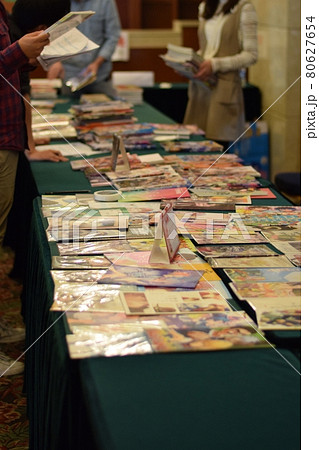 大連のコスプレイベントでの同人誌販売ブース（中国） 80627654