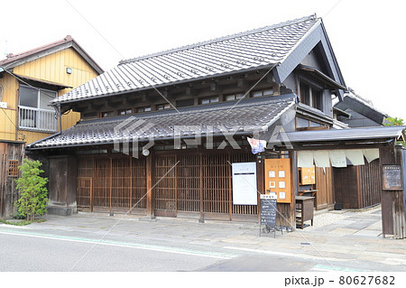埼玉県越谷市　旧日光街道沿いの蔵  80627682