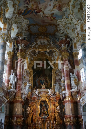 ドイツ ヴィースの巡礼教会 ロココ様式の祭壇 80630109